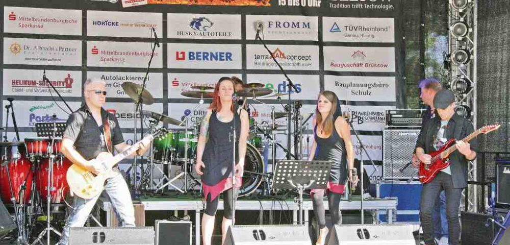 Die Band Chix'N'Bones bei Rock am Kanal 2015