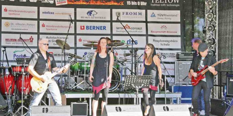 Die Band Chix'N'Bones bei Rock am Kanal 2015