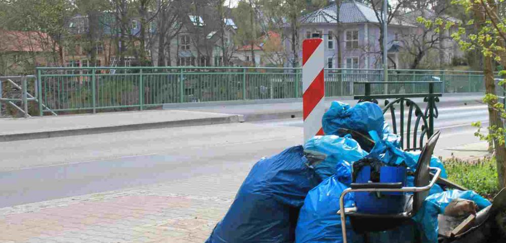 Damit die Frühlingsstimmung in Kleinmachnow nicht durch Müll und Unrat im Bannwald oder am Teltowkanal getrübt wird, findet am 14. April wieder der große Frühjahrsputz im Ort statt.