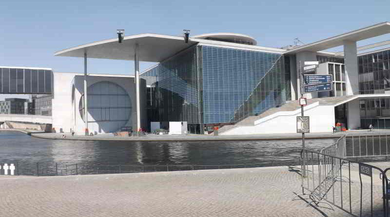 Das Freilichtkinoprogramm am Deutschen Bundestag wird beschrieben.