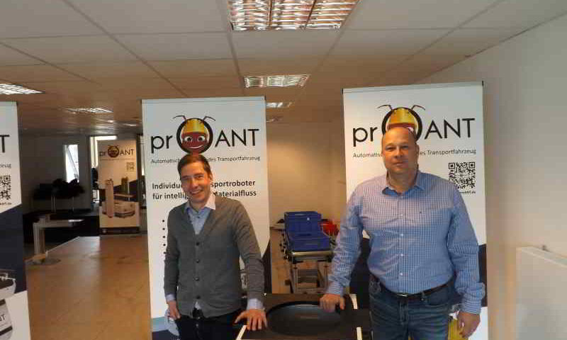 Dr. Andre Schmiljun und Torsten Gast (re.) der Firma Insystems in Berlin-Adlershof