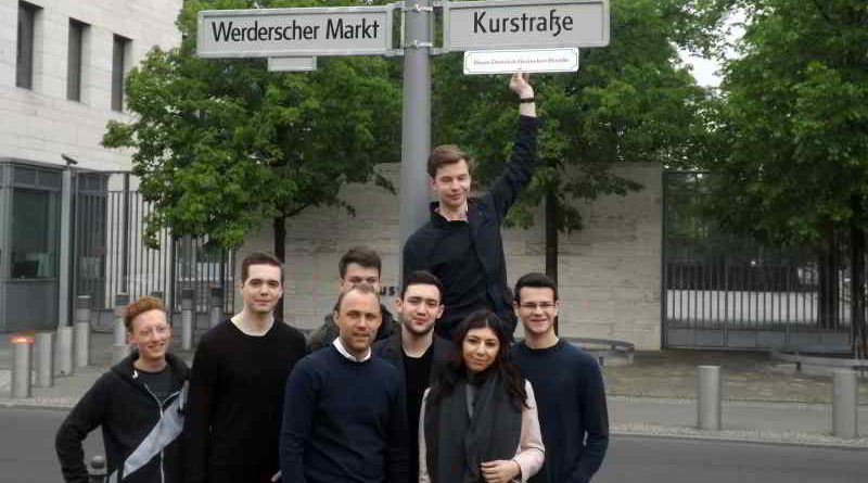 Die JuLis Berlin-Mitte fordern, die Kurstraße am Werderschen Markt (Auswärtiges Amt) in Hans-Dietrich-Genscher-Straße umzubenennen.