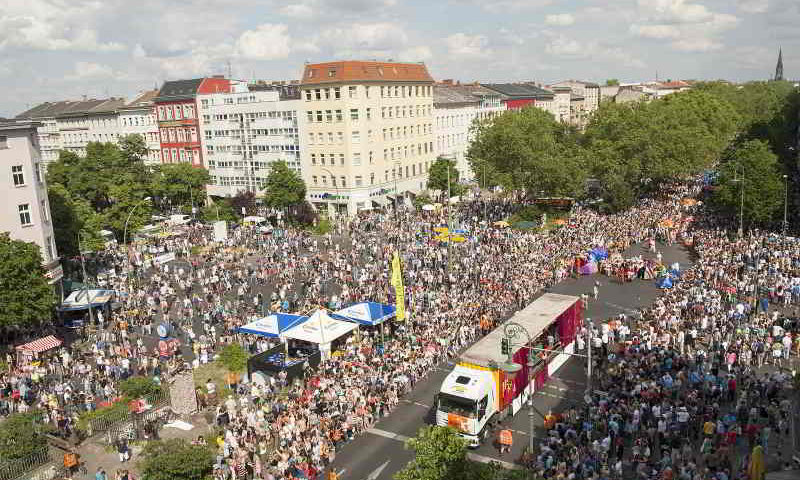 Karneval der Kulturen: Mehr U-Bahnen, Sperrungen auf Buslinien