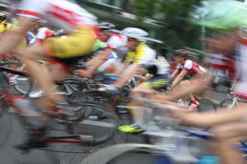 Velothon und das Radkriterium am 18. Juni kommt es von 9:00 Uhr bis 13:00 Uhr zu Verkehrseinschränkungen auf den Buslinien in Potsdam-Mittelmark