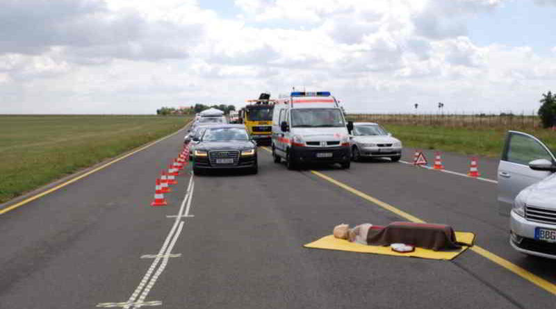 Jede Sekunde zählt bei einem Rettungseinsatz. Das DRK erklärt, was bei einer Rettungsgasse laut Straßenverkehrsordnung zu beachten ist.