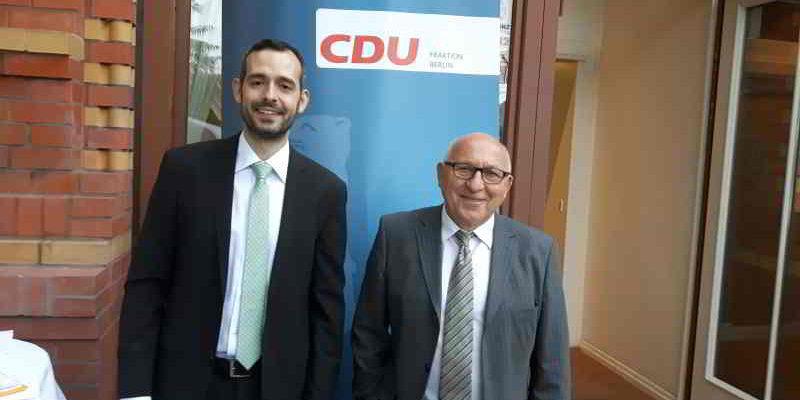 Der Berliner Abgeordnete Kurt Wansner (CDU) aus Friedrichshain-Kreuzberg lud am 23. Juni zum 10. Mal die Muslime zum Fastenbrechen ein.