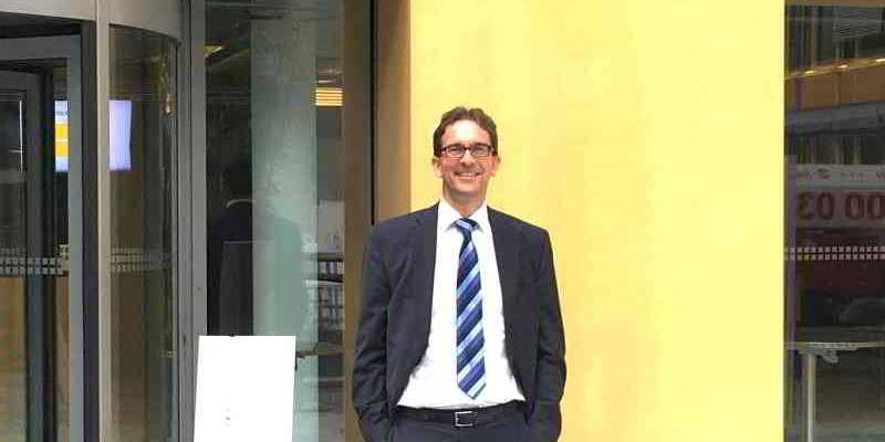 Der Pankower FDP-Parlamentarier Florian Swyter wird an seinem Arbeitsplatz, der BDA, vorgestellt.