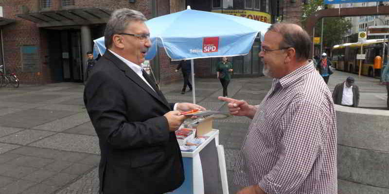Der Stadtteiltag von Parlamentspräsident Ralf Wieland (SPD) wird beschrieben.