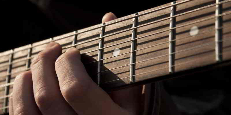 Beim Dozentenkonzert "Gitarre pur" präsentieren die Lehrenden des Fachbereichs an der Kreismusikschule am 17. September in Kleinmachnow ihr Können.