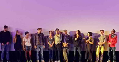 Am 21. September fand in Berlin-Neukölln die Kiezpremiere von Tom Lass‘ Filmkomödie BLIND & HÄSSLICH statt. Der Regisseur und sein Filmteam waren gemeinsam vor Ort.