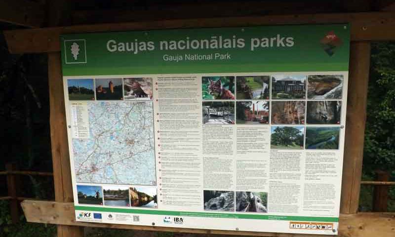 Das Urlaubsziel Lettland, besonders der Nationalpark Gauja, wird beschrieben.