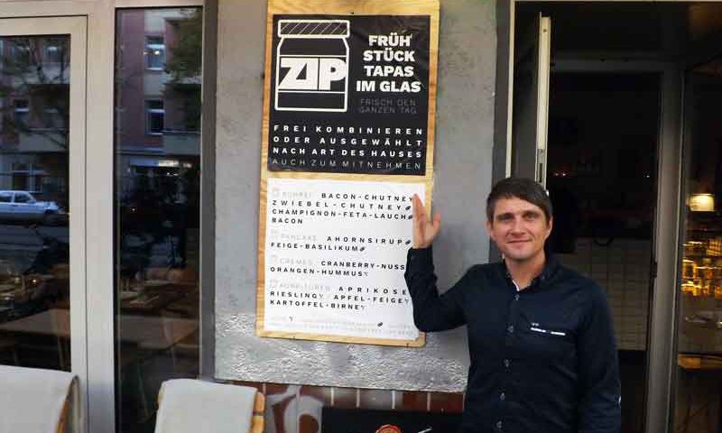 Herzhafte und süße Gerichte aus dem Glas sind Trend. Nun gibt es in Berlin ein Restaurant, das seine Speisen im Glas serviert: das ZIP in Neukölln.
