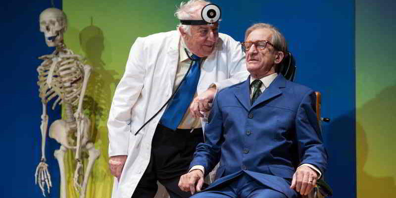 Seit 2013 wird Sonny Boys im Schlosspark Theater Berlin aufgeführt. Ende Januar kommt das Stück wieder zurück auf die Bühne.