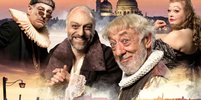 Mit „Mosca und Volpone“ bringt das Schlosspark Theater erstmals eine Komödie in der Tradition der Commedia dell’arte auf die Bühne. In der Regie von Thomas Schendel spielt Hausherr Dieter Hallervorden den Diener Mosca. Premiere ist am 2. Dezember 2017.