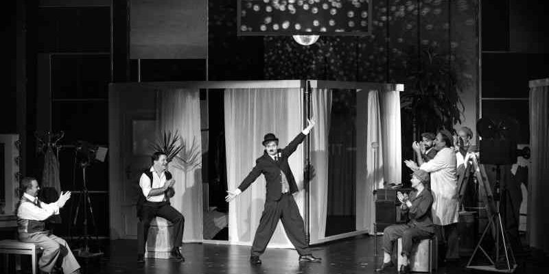 Ein gewisser Charles Spencer Chaplin ist seit dem 14. Oktober mit GZSZ-Star Wolfgang Bahro als Theaterstück im Schlosspark Theater Berlin zu sehen.