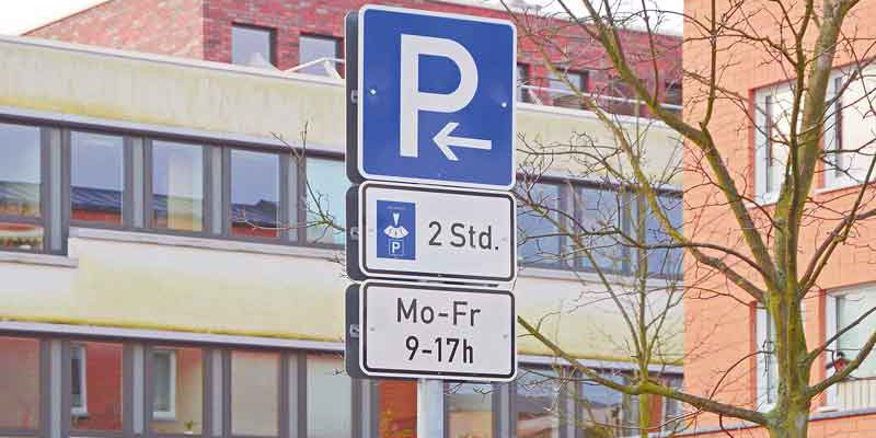 Der erste Vorschlag aus dem Bürgerhaushalt Kleinmachnows wurde umgesetzt. Für einige Parkplätze am Rathausmarkt gilt nun eine Parkzeitbeschränkung.