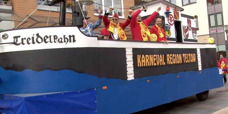 Zusammen mit dem BKV stürmte der TCC am 11.11. um 11:11 Uhr das Rathaus in Kleinmachnow und eroberte sich den Schlüssel zur Stadt für die 5. Jahreszeit.