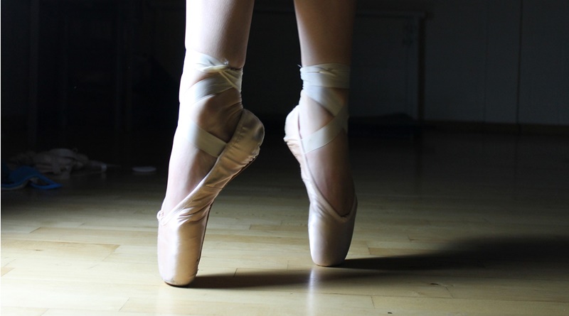 ballet-feet (Image by Jabore [CC0 Public Domian], via Pixabay