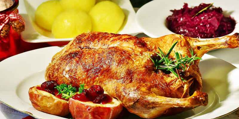 Jeden Montag von 11:30 bis 12 Uhr wird im Seniorentreff gemeinsam zu Mittag gegessen. Ein Anmeldung ist unbedingt erforderlich.