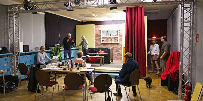 Am 1. März 2018 tritt das Kammertheater Kleinmachnow mit dem Stück Spiels nochmal Sam zum ersten Mal in den Neuen Kammerspielen auf.