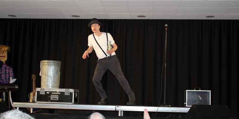 Mehr als 200 Gäste waren am 19. Februar ins Diana-Hotel gekommen, um sich die erste Sneakshow des Kulturklubs Teltow anzusehen. Mit dabei: Herr Niels.