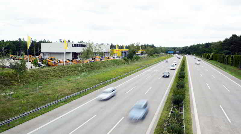 Wegen Bauarbeiten an einer Brücke am Autobahnkreuz Zehlendorf wird die A115 von Freitagabend bis Montagmorgen komplett gesperrt. Trotz Umleitungen kann es zu massiven Staus kommen, warnt der ADAC.