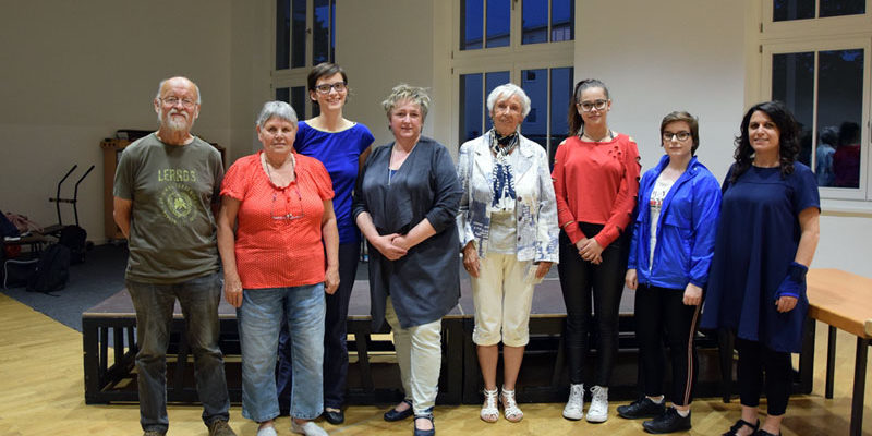 Acht Laiendarsteller zwischen 16 und 76 Jahren berichten unter dem Titel "Feierabend - Eine Geschichte der Arbeit in Ludwigsfelde" persönlich und eindrucksvoll von ihren Berufsleben. Premiere ist am 25. Mai.