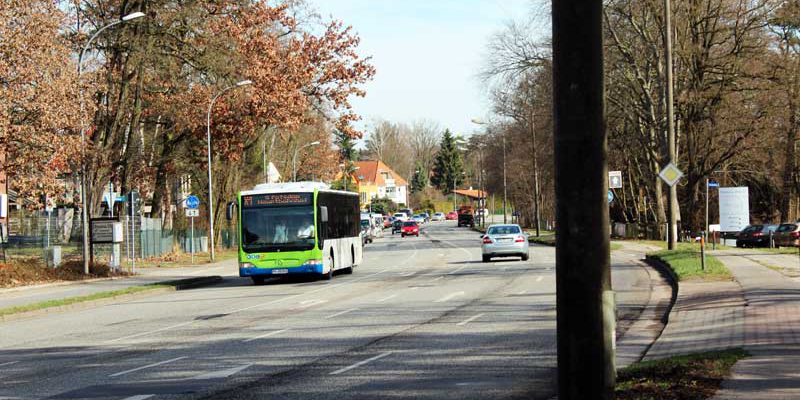 Am 27. Juni veranstalten die beteiligten Behörden und Firmen einen Informationsabend zum Umbau der Kreisstraße 6960/ Potsdamer Allee in der Aula der Zille-Grundschule in Stahnsdorf.