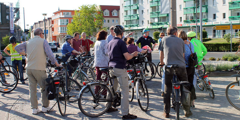 Am 18. Juni bietet sich die Möglichkeit, Kritik oder Lob gleich an höchster Stelle anzubringen. Denn der ADFC veranstaltet wieder eine Radtour mit den Bürgermeistern der TKS-Region zum Thema Radinfrastruktur in Teltow und Stahnsdorf.