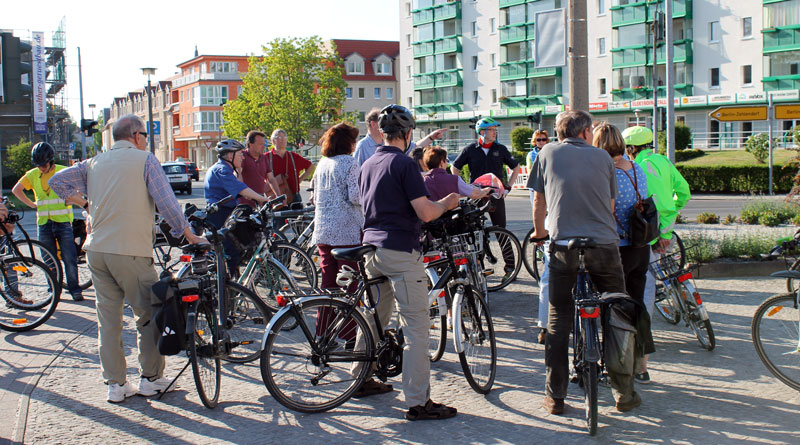 Am 18. Juni bietet sich die Möglichkeit, Kritik oder Lob gleich an höchster Stelle anzubringen. Denn der ADFC veranstaltet wieder eine Radtour mit den Bürgermeistern der TKS-Region zum Thema Radinfrastruktur in Teltow und Stahnsdorf.