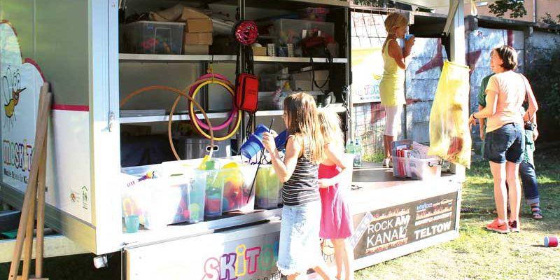 Ab 30. Juli startet das Spielmobil Moskitow wieder seine Tour durch Teltow. Bis zum 17. August sind Mitarbeiter des Philantow auf den Spielplätzen in der ganzen Stadt unterwegs. Ausgestattet ist das Moskitow mit Spielgeräten aller Art.
