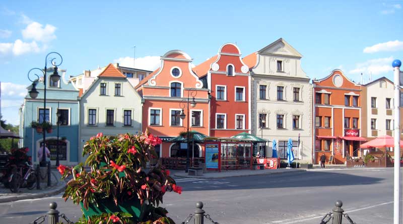 Auch Teltows polnische Partnerstadt hat eine wunderschöne Altstadt und ist gar nicht weit entfernt. Der Verein Teltow ohne Grenzen veranstaltet am 8. September eine Tagesfahrt nach Zagan. An diesem Tag findet auch der bekannte Michaelisjahrmarkt statt.