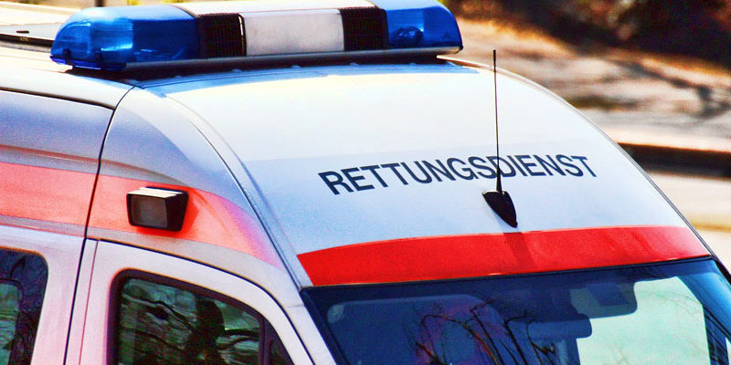 Der Kreistag Potsdam-Mittelmark hat am gestrigen Donnerstag die Neuvergabe der Rettungsdienste im Landkreis beschlossen. Die Abgeordneten stimmten mit sieben Gegenstimmen und drei Enthaltungen mehrheitlich für die Bewerber, die sich an der Ausschreibung beteiligt hatten. Für die Rettungswache Teltow werden ab Oktober Notärzte und Sanitäter vom Maltester Hilfsdienst zuständig sein. Beworben hatten sich das Deutsche Rote Kreuz (DRK), das Ernst-von Bergmann-Klinikum (EvB) und der Malteser Hilfsdienst.