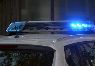 Am Samstagabend rückten Spezialkräfte der Polizei Brandenburg nach Kleinmachnow aus, um einen Mann festzunehmen, der seine Exfrau mit einer Waffe bedroht hatte. Nun hat die Polizei genauere Einzelheiten bekannt gegeben. Demnach wurde der Mann einige Tage zuvor bereits wegen des selben Deliktes verhaftet, aber wieder auf freien Fuß gesetzt.