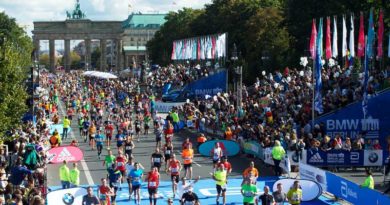 An diesem Wochenende gehören Berlins Straßen den Teilnehmern desBerlin-Marathons. Eine erste Straßensperrung gibt es bereits seit Anfang der Woche auf einem Teil der Straße des 17. Juni. Ab Freitag und teilweise bis Montagabend gibt es zahlreiche weitere Sperrungen im Stadtgebiet.