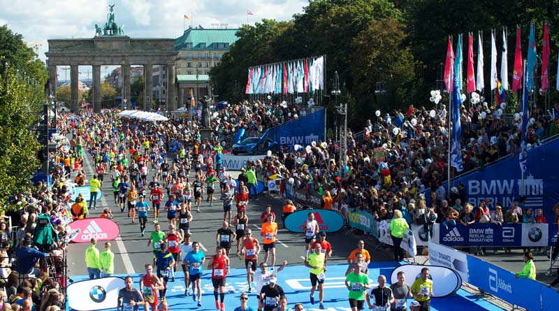 An diesem Wochenende gehören Berlins Straßen den Teilnehmern desBerlin-Marathons. Eine erste Straßensperrung gibt es bereits seit Anfang der Woche auf einem Teil der Straße des 17. Juni. Ab Freitag und teilweise bis Montagabend gibt es zahlreiche weitere Sperrungen im Stadtgebiet.