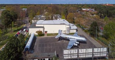 Cerstin Richter-Kotowski, Bezirksbürgermeisterin von Steglitz-Zehlendorf, macht am 20. Oktober zu ihrem vierten und letzten Kiezspaziergang in diesem Jahr. Unter dem Motto „Amerikaner im Berliner Südwesten“ geht es ab 10:00 Uhr rund um das Alliertenmuseum.