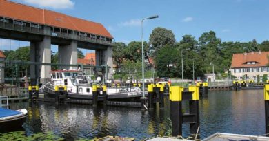 Wer sich zwischen dem 22. Oktober und dem 09. November im Boot auf große Fahrt über den Teltowkanal begeben will, wird an der Schleuse Kleinmachnow ausgebremst. Das zuständige Wasserstraßen-Neubauamt führt in dieser Zeit eine Bauwerksinspektion durch und sperrt die Schleuse deshalb für den Schifffahrtsverkehr.