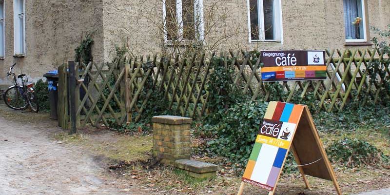 Mit einer Festveranstaltung im Kleinmachnower Rathaus wollen die Evangelische Kirche, die Gemeinde und der Arbeits- und Ausbildungsförderverein am 7. November allen Menschen in der Region danken, die sich mit Begegnungscafé & Co. in den vergangenen fünf Jahren in der Flüchtlingshilfe engagiert haben.