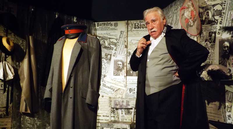 In Köpenick werden im kommenden Jahr 130 Jahre Kieztheater gefeiert. Dass es das Theater noch gibt, ist auch Jürgen Hilbrecht zu verdanken. Ein Theater im Kiez bedeutet für den Hauptmann von Cöpenick-Darstellern Lebensqualität. Aber er hat noch einen weiteren Grund für seinen Einsatz...