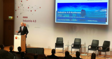 64 Millionen Deutsche nutzen tagtäglich das Internet. Sie versenden E-Mails, bestellen Kleidung und buchen Urlaubsreisen. Bei der Industrie 4.0. im Hasso-Plattner-Institut machten die Referierenden einmal mehr deutlich, dass die digitale Welt längst unsere Welt ist.