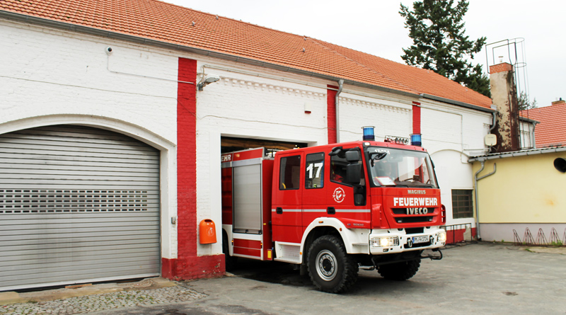 Nach fast zehn Jahren Streit hat die Gemeinde Stahnsdorf einen Kompromiss gefunden und als Standort für das neue Feuerwehrdepot ein Grundstück zwischen Güterfelder Damm, Am Upstall und Friedrich-Naumann-Straße ausgewählt. Heute hat die Untere Naturschutzbehörde des Landkreises Potsdam-Mittelmark diesem Plan vorerst einen Riegel vorgeschoben.