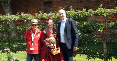 Wer kann die touristischen Schönheiten Brandenburgs besser vorstellen als der Landesvater? Ministerpräsident Dietmar Woidke (SPD) besuchte am 17. Juli im Rahmen seiner jährlichen Sommer-Tourismus-Pressefahrt Wittstock und die Kyritz-Ruppiner Heide.