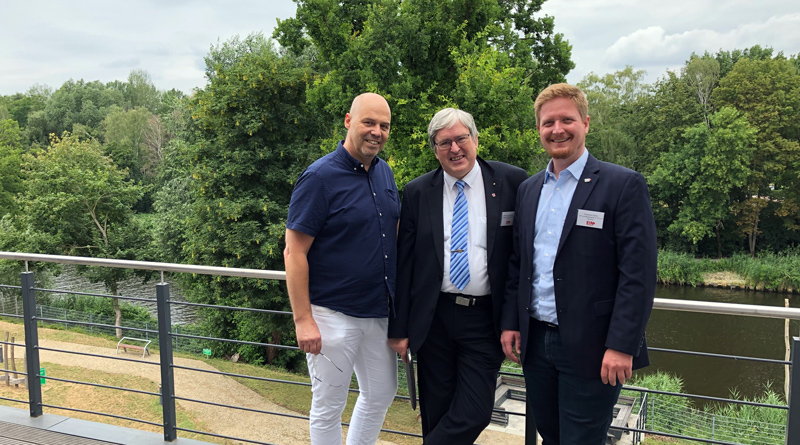 Zu einem ungewöhnlichen Format lud der SPD-Landtagskandidat Sebastian Rüter zusammen mit dem Chef des Reha-Zentrums Teltow, Dr. Lars Weber, ein: Unter dem Motto #RüterTrifft folgten über 40 Unternehmerinnen und Unternehmer aus Teltow, Kleinmachnow, Stahnsdorf und Nuthetal der Einladung zum Wirtschaftsfrühstück. Zu den Gästen zählte auch der Wirtschaftsminister des Landes Brandenburg, Prof. Jörg Steinbach.