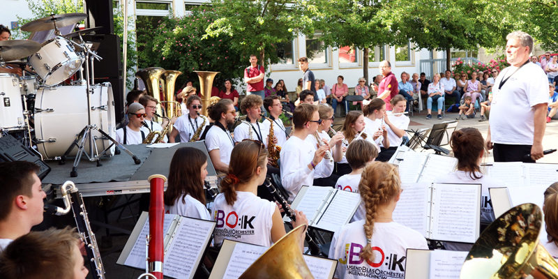 Wenn das Jugendblasorchester der Kreismusikschule Potsdam-Mittelmark sein Jahreskonzert in der Stahnsdorfer Heinrich-Zille-Grundschule gibt, ist das gleichzeitig auch der Startschuss für den Beginn des neuen Schuljahres. Am kommenden Samstag ist es wieder soweit.