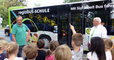 Gleich am zweiten Schultag startete in der vergangenen Woche die regiobus-Schule für die Erstklässler in Potsdam-Mittelmark. Ziel des Programms ist es, den Schulanfängern die Regeln des sicheren Verhaltens im und am Bus nahe zu bringen.