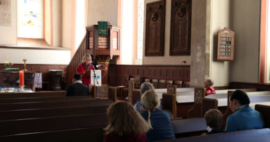 Am Eröffnungswochenende der Interkulturellen Woche 2019 initiierte Martin Bindemann, Diakon der evangelischen Kirchengemeinde St. Andreas in Teltow, eine Lesung aus dem Buch „Todesursache: Flucht – Eine unvollständige Liste“. Bürger aus der TKS-Region lasen aus Essays, Berichte vom Überleben und aus der mehr als 300 Seiten umfassenden Liste des Buches - und das 24 Stunden lang.