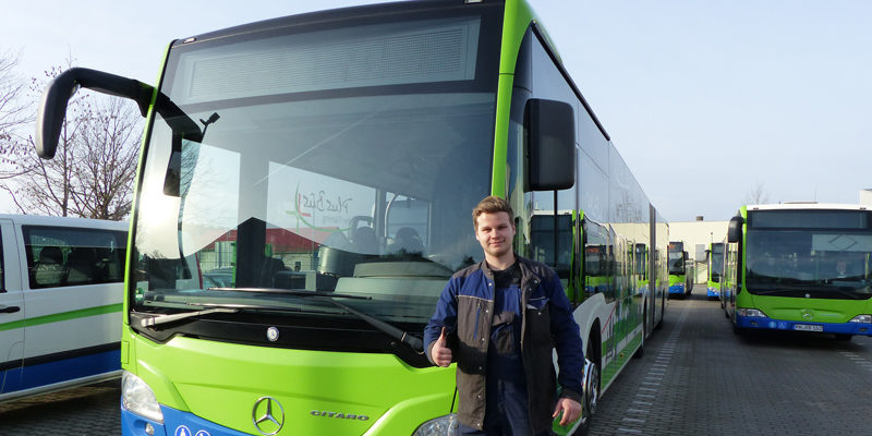 Am 21. September von 10:00 bis 13:00 Uhr lädt die regiobus Potsdam Mittelmark GmbH Schülerinnen und Schülern ab der 9. Klasse zum Ausprobieren ihrer Ausbildungsberufe auf den Betriebshof in Stahnsdorf ein – auch das Fahren eines Busses darf geübt werden.