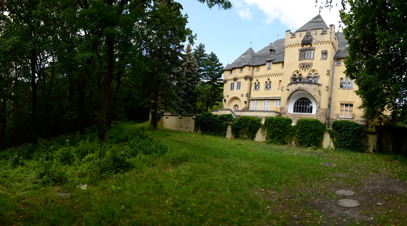 Der Garten der Neuen Hakeburg in Kleinmachnow wurde von der Landschaftsarchitektin Herta Hammerbacher gestaltet. Passend dazu ist am 21. Oktober um 19:00 Uhr ein Vortrag durch den Heimatverein zu hören.