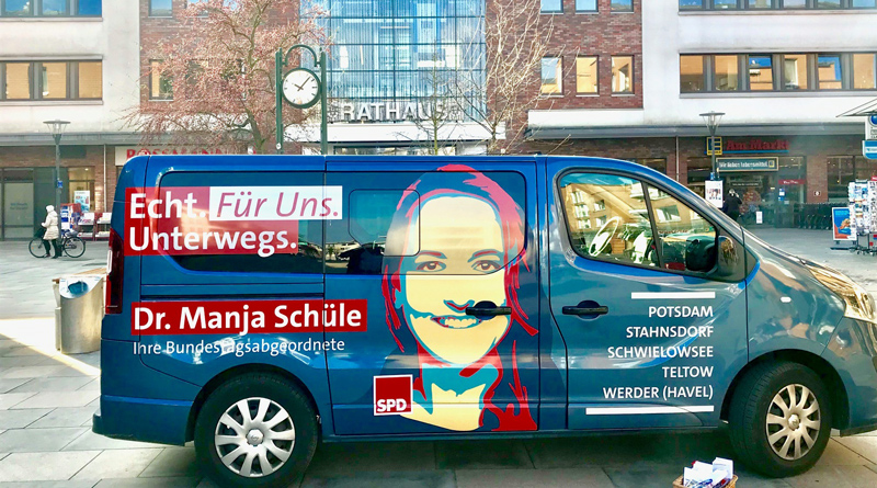 Dr. Manja Schüle und ihr Team sind mit dem mobilen Bürgerbüro im gesamten Wahlkreis 61 unterwegs, um sich mit interessierten Bürgerinnen und Bürger auszutauschen.